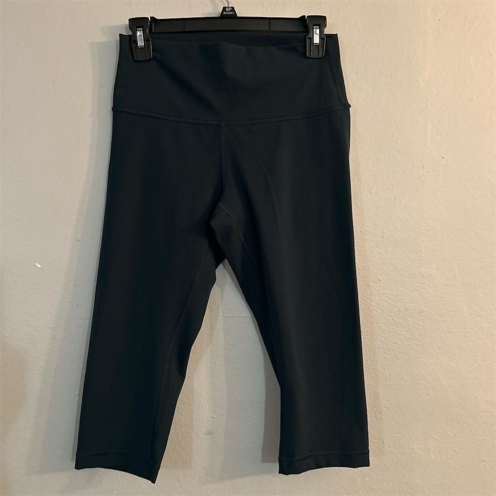 Lululemon Women's Green Cropped Leggings Size 8 High-Rise Activewear